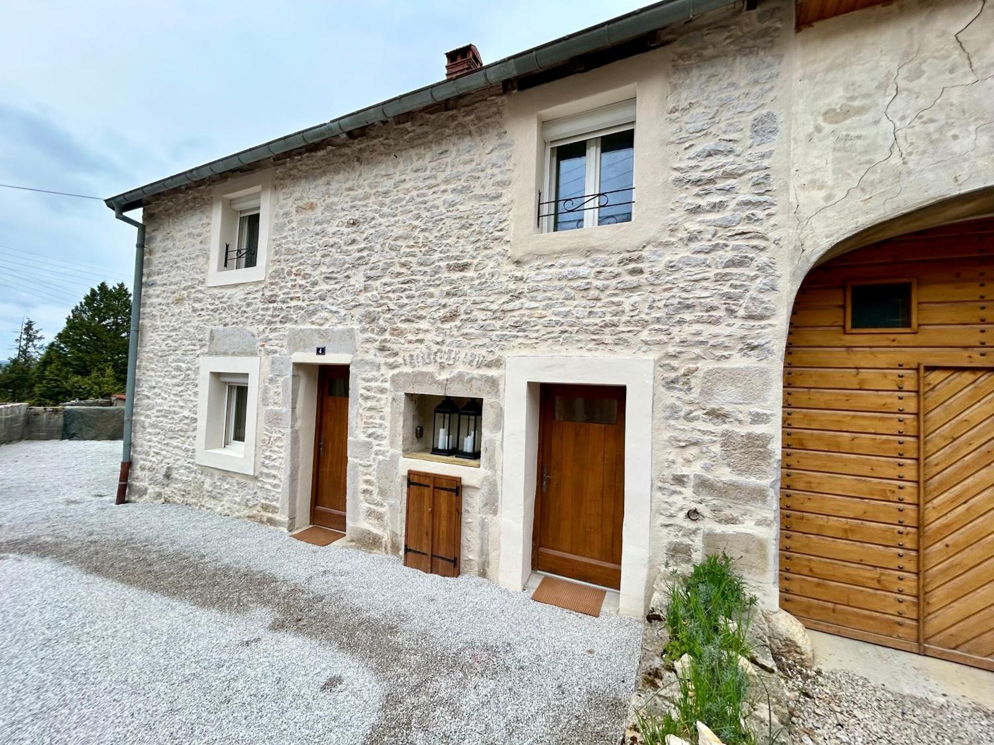 Châtillon Un Cocon En Plein Coeur Du Juraヴィラ エクステリア 写真